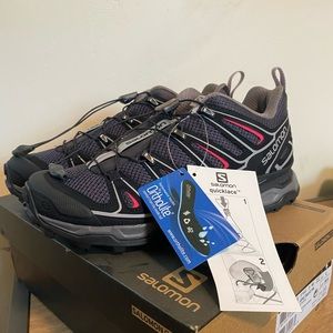 Waterproof hiking shoes